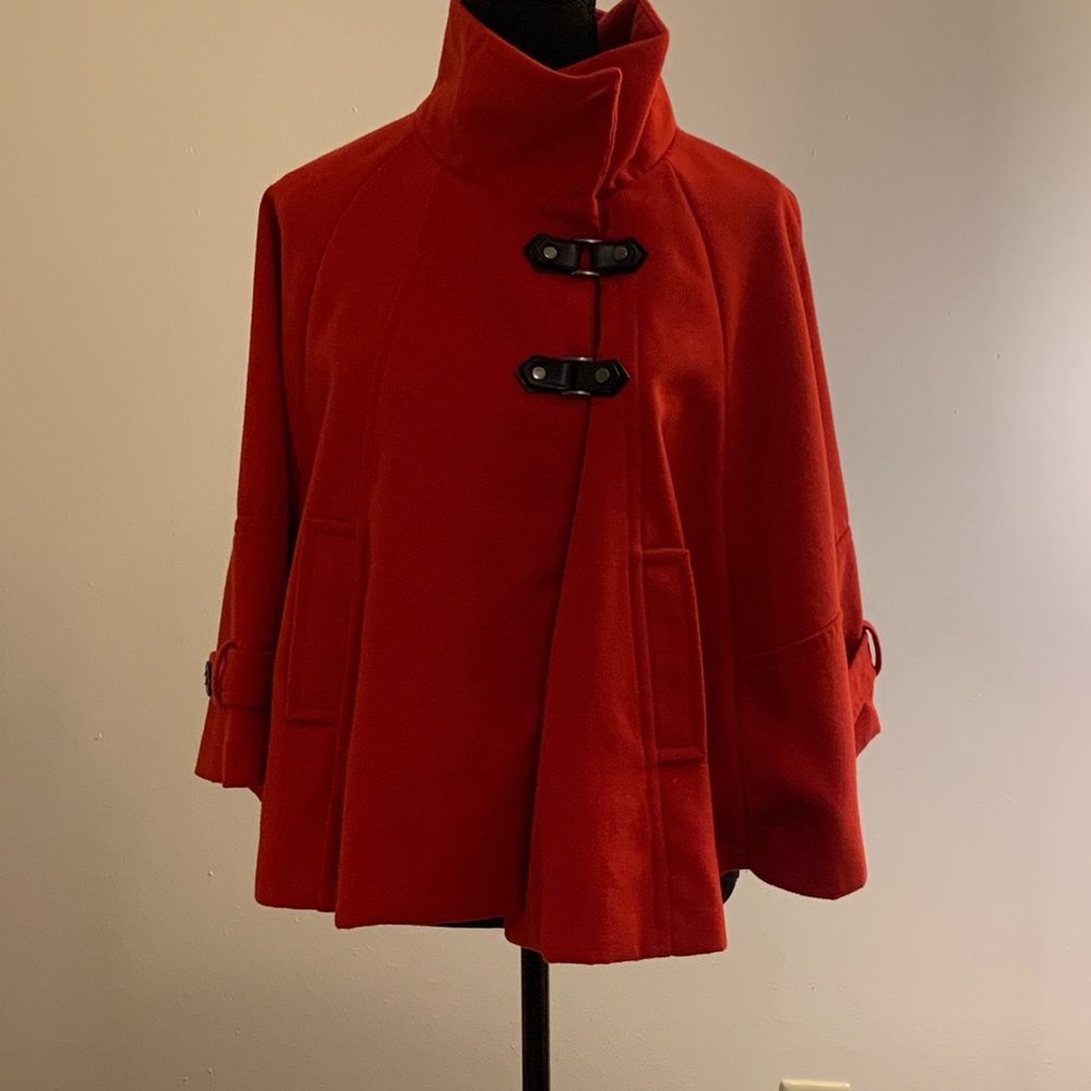 Stradivarius red cape